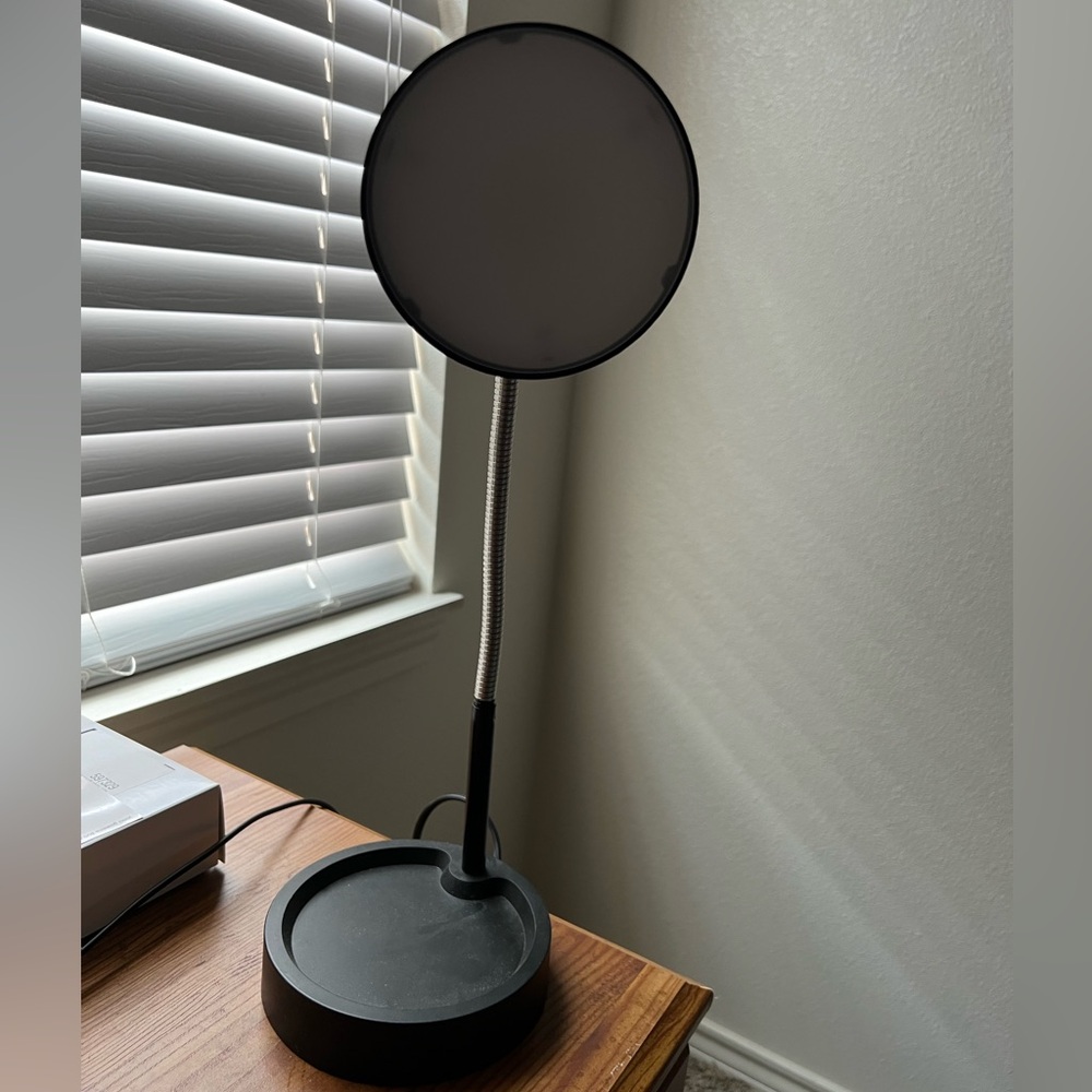 Desk lamp with Outlet on back